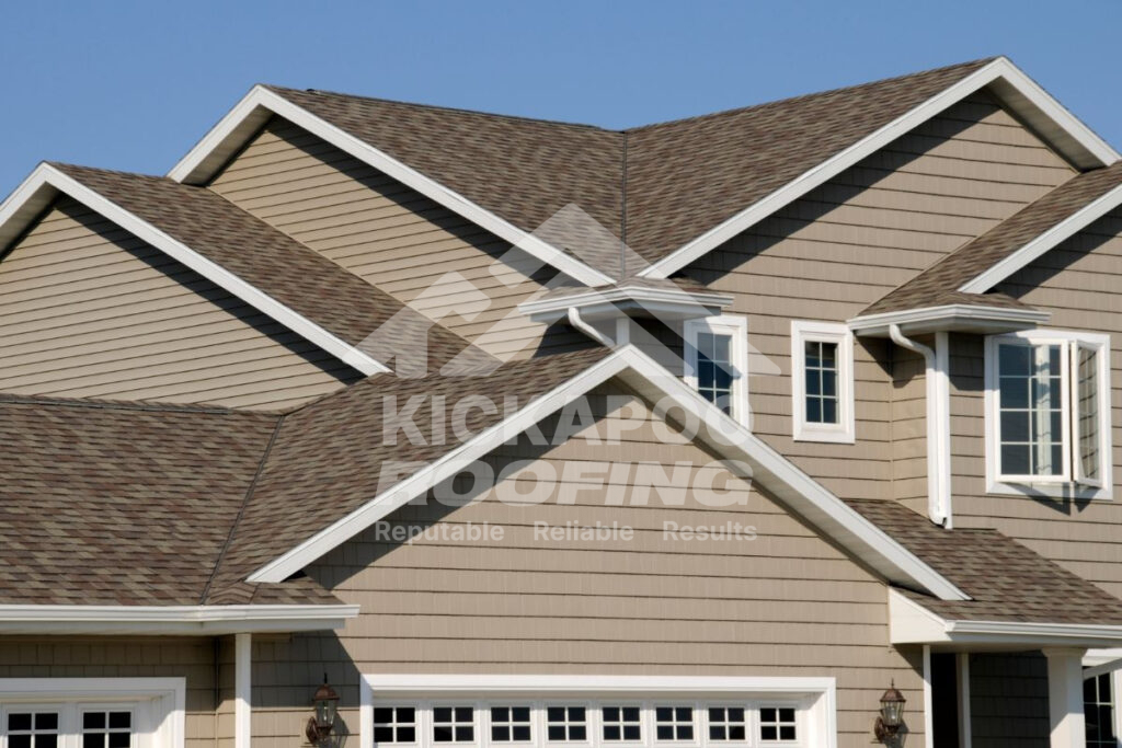 Traditional shake vinyl siding